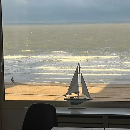 Unique Sea Views - Peace & Nature - Near Tram Stop Lägenhet *